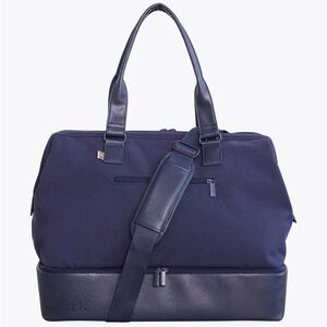 The weekender bag in navy